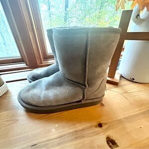 Koolaburra Kids Gray Boots good condition